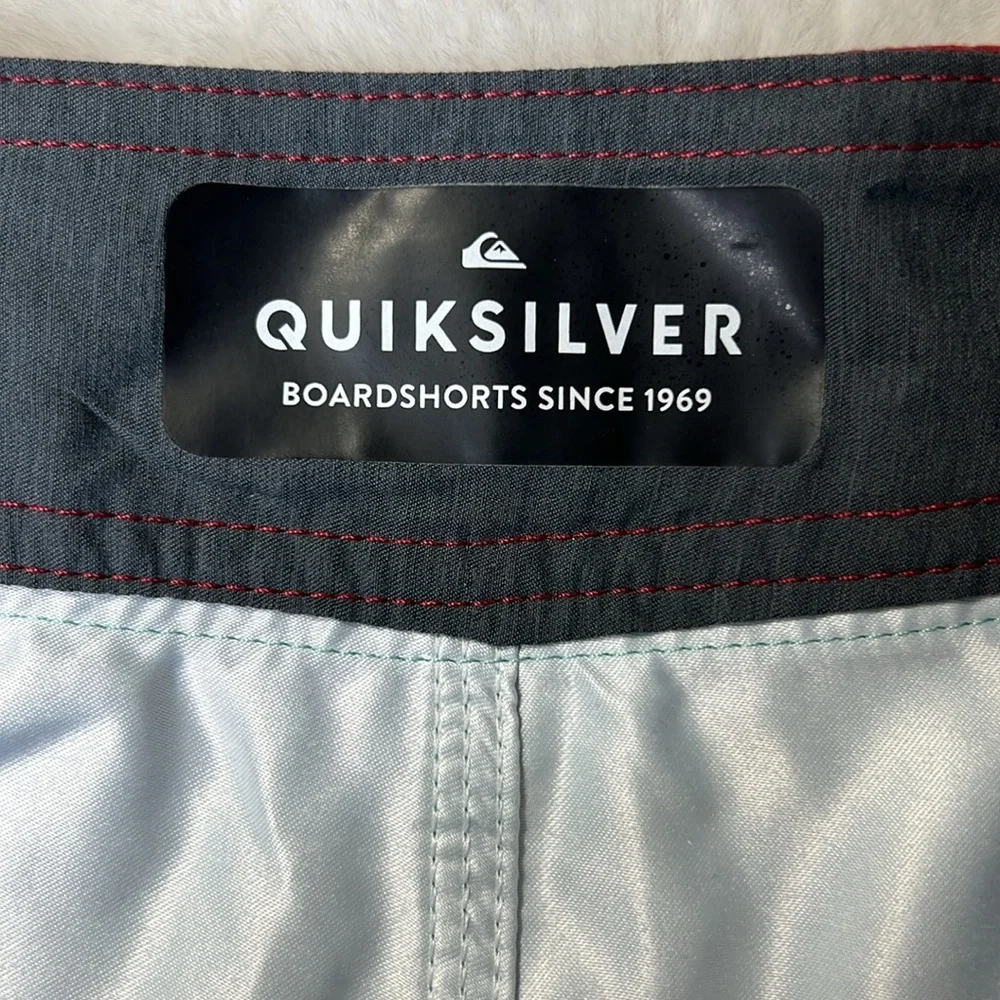 QUIKSILVER Boardshorts Baggies Trunks Men 32 MidLength 19” NEW Beach Swim Pocket
